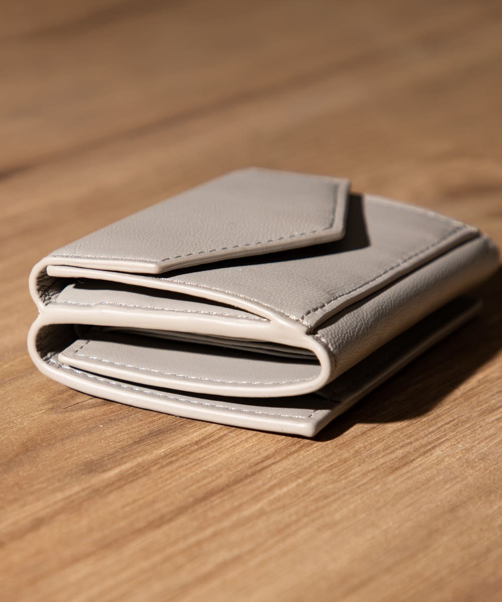 Pitter-patter trifold wallet