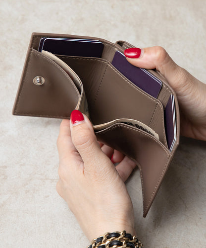 Pitter-patter trifold wallet